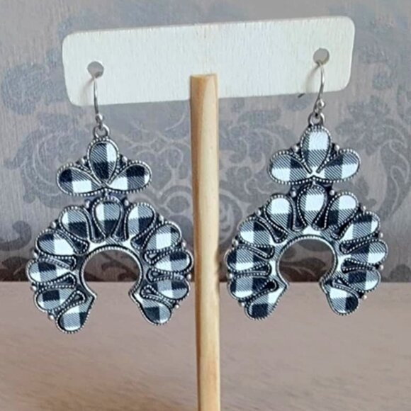 Jewelry - Black and White Thorne Naja Earrings